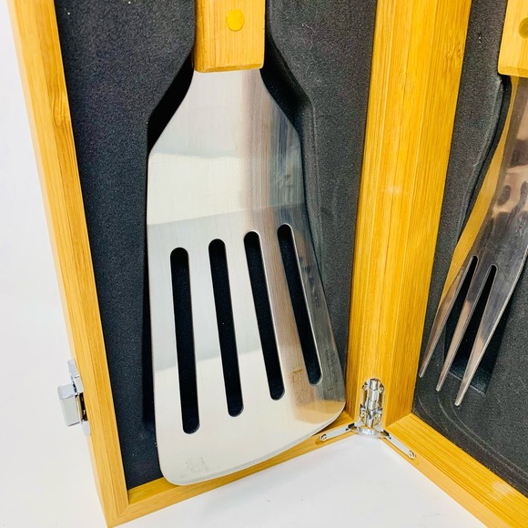 3-Piece Bamboo BBQ Set With Case - Picture 4 of 7